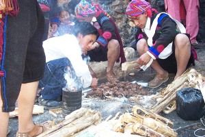 April 7 - Utatlan (Gumarkaj) - preparing ceremony2